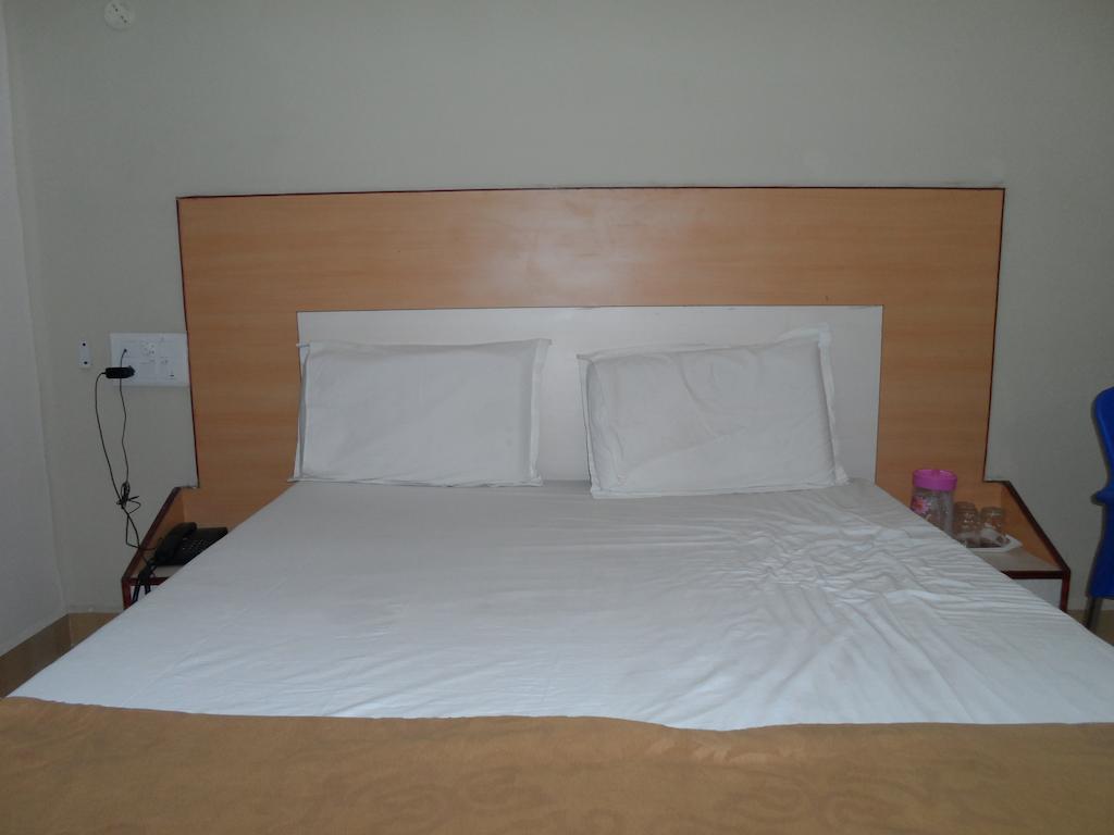 Hotel Pasuparthy Residency 티루파티 객실 사진