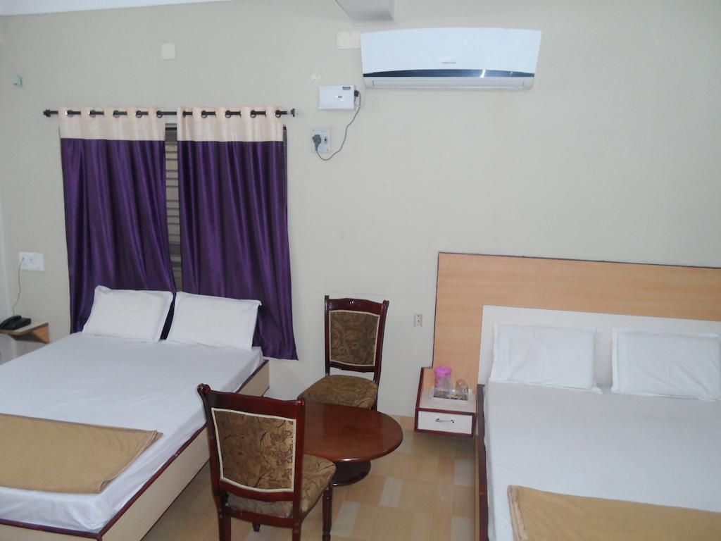 Hotel Pasuparthy Residency 티루파티 외부 사진