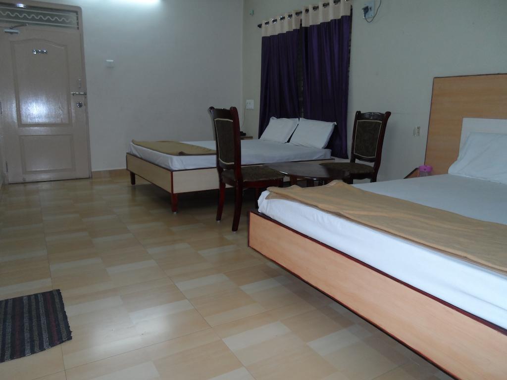 Hotel Pasuparthy Residency 티루파티 객실 사진