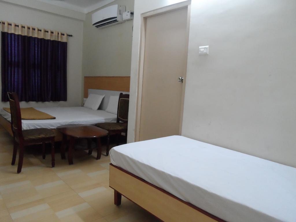 Hotel Pasuparthy Residency 티루파티 객실 사진