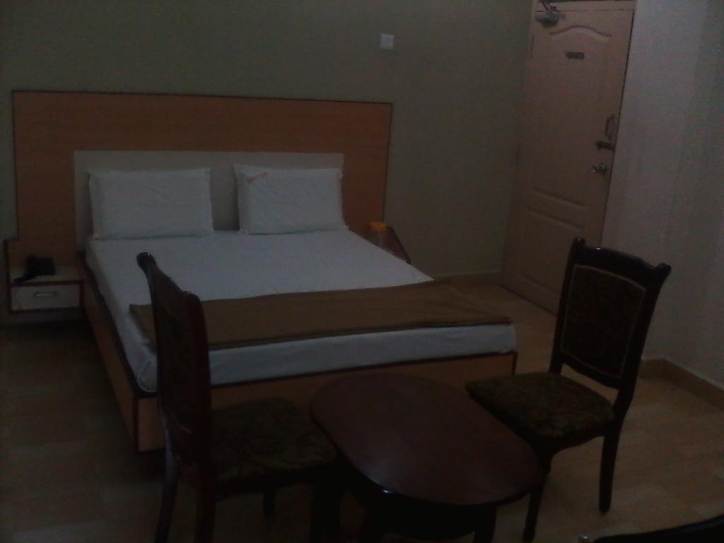Hotel Pasuparthy Residency 티루파티 객실 사진